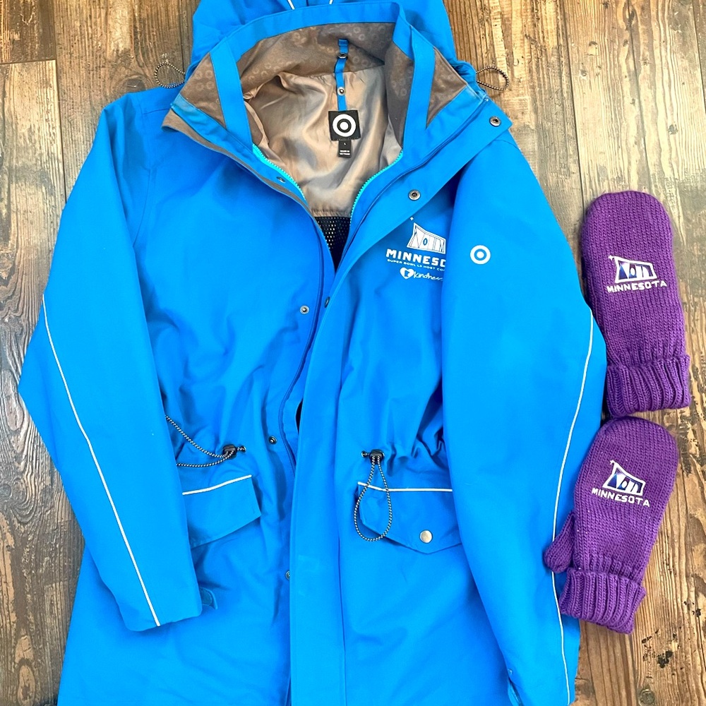 Super bowl  jacket she’ll
and inner puffer jacket .